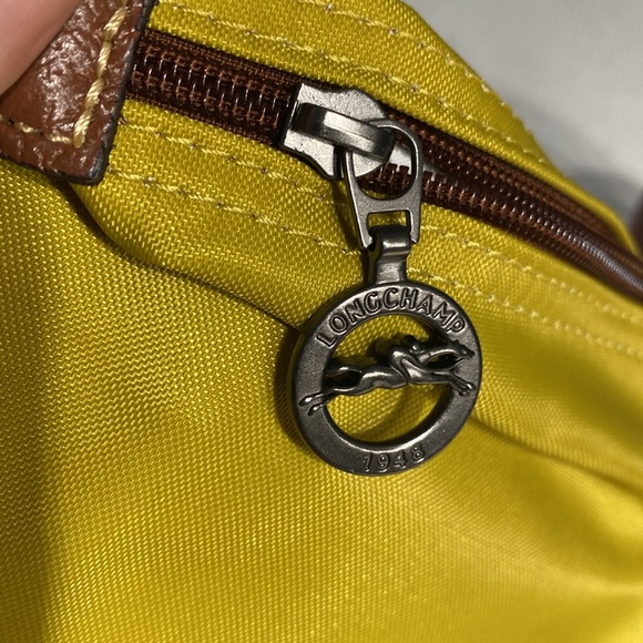 New Authentic Longchamp Yellow Nylon Le Pilage Medium Foldable short handle⭐️⭐️ - Picture 13 of 16